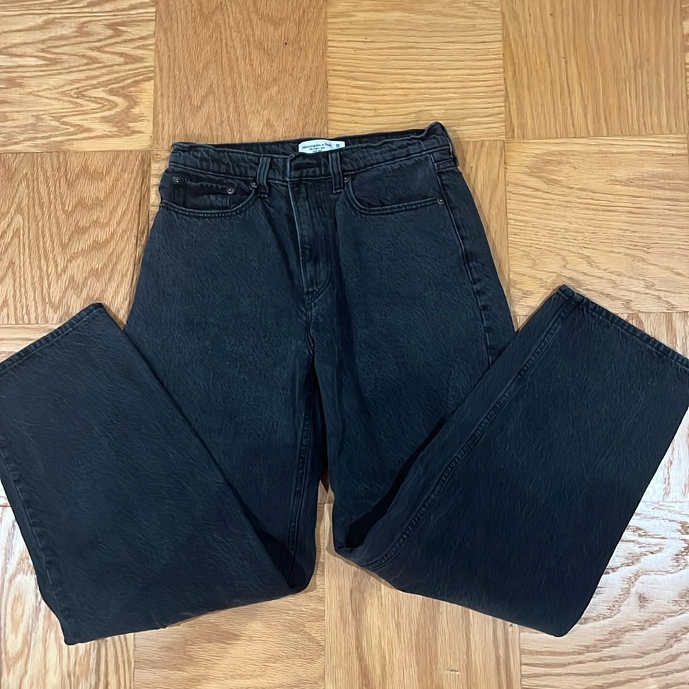 Abercrombie and Fitch black high-rise taper Jean size 28